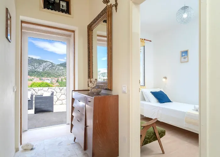 Rinada - Zf Hvar Apartament *