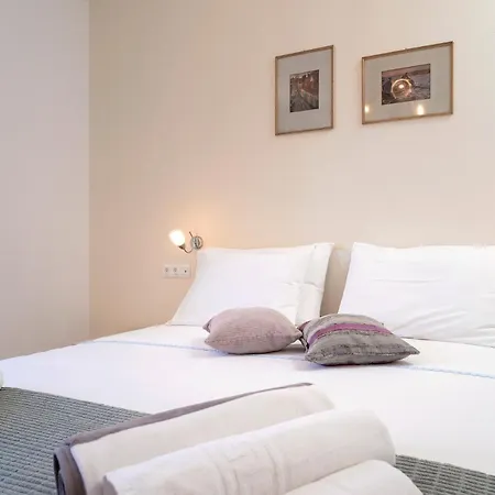 Rinada - Zf Hvar חוואר