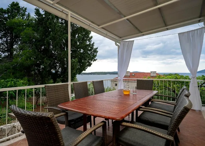 Rinada - Zf Hvar フヴァル