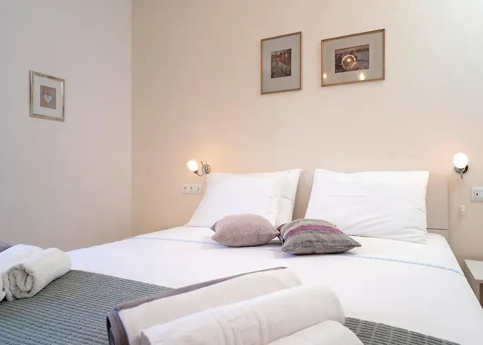 Rinada - Zf Hvar 赫瓦尔